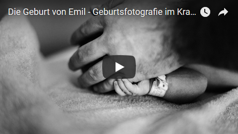 Fotos Geburtsfotografie, Hand eines Neugeborenen und seines Vaters